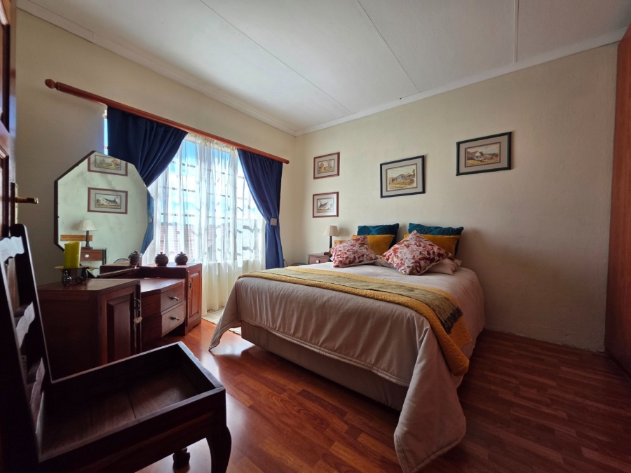 6 Bedroom Property for Sale in Olifantsnek North West